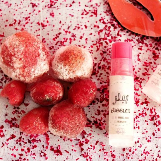 صورة مرطب ومورد للشفاه