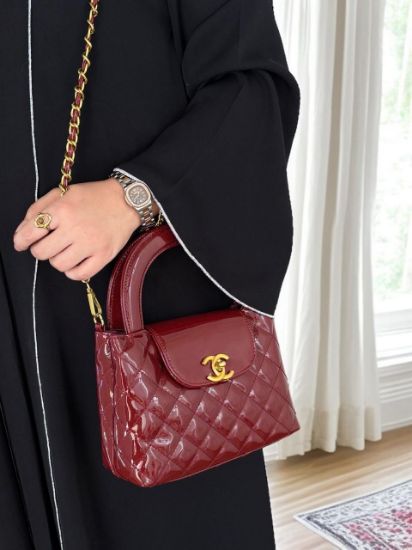 صورة حقيبة شانيل جلد حمراء