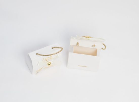 صورة علب كرتونية زواج