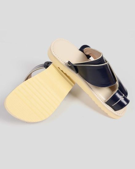 صورة نعال شرقي رجالي بتطريز فاخر