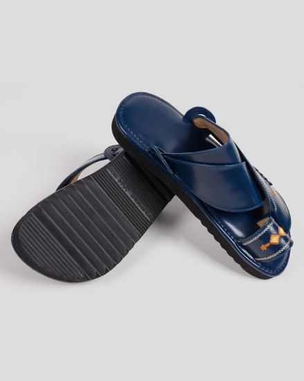 صورة نعال رجالي كحلي بزخرفات شرقية