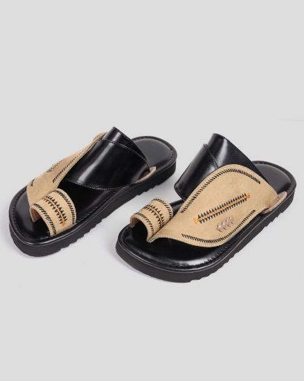 صورة نعال رجالي بيج و اسود