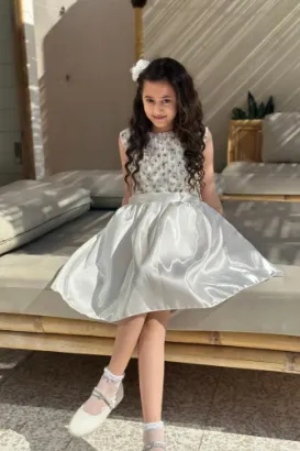 صورة فستان بناتي ابيض سهرات كت