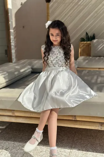 صورة فستان بناتي ابيض سهرات كت