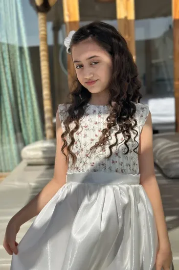 صورة فستان بناتي ابيض سهرات كت