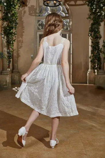 صورة فستان بناتي بيج علاقي مزين بازرة من الامام