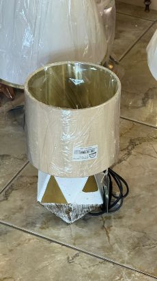 صورة ابجورة صغيرة بيج ذهبي