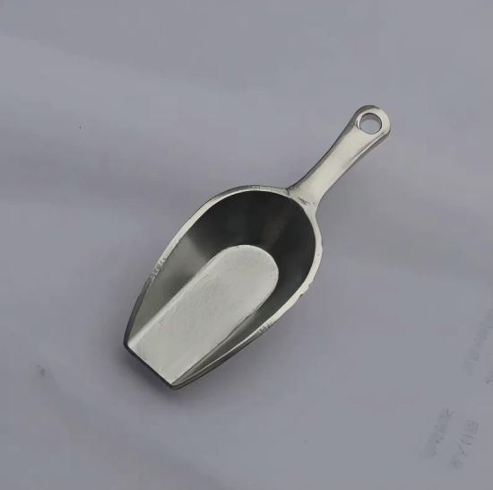 صورة ملعقة شاي وسكر صغيره