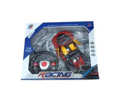 صورة سيارة لعبة يتم التحكم فيها عن بعد بواسطة عجلة قيادة، وتتميز بتقنية استشعار الجاذبية