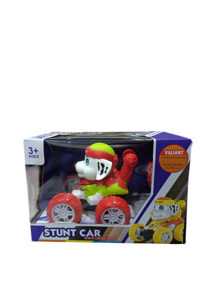 صورة لعبة سيارة بهلوانية (Stunt Car) تعمل بالتحكم عن بعد، مصممة خصيصًا للأطفالـ