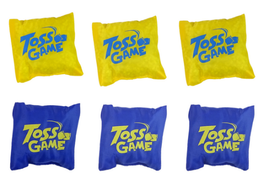 صورة لعبة رمي الأكياس في السلال، وهي مناسبة لجميع أفراد العائلة