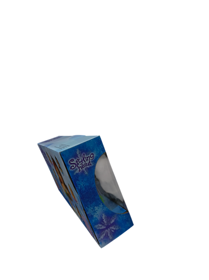 صورة رأس دمية لتصفيف الشعر مع ملحقاتها، وهي لعبة للأطفال