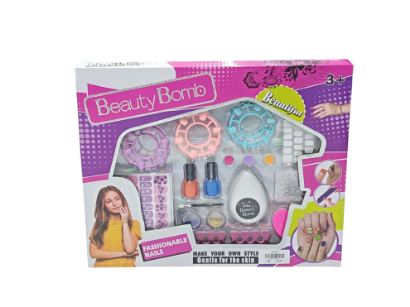 صورة مجموعة "بيوتي بومب نيل سبا" هي مجموعة إبداعية لفن الأظافر مخصصة للأطفال