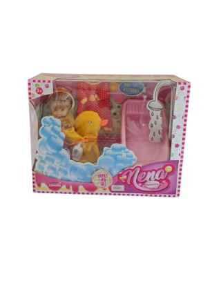 صورة دمية "بامبولينا بيبي نينا" مع بطة بلاستيكية وحوض استحمام وملحقاتها هي مجموعة ألعاب تفاعلية مصممة للأطفال من عمر 3 سنوات فما فوق. تتضمن المجموعة دمية "بيبي نينا" بحجم 36 سم، وبطة بلاستيكية للعب في الماء، وحوض استحمام وردي اللون، بالإضافة إلى العديد من الملحقات الأخرى التي تعزز تجربة اللعب