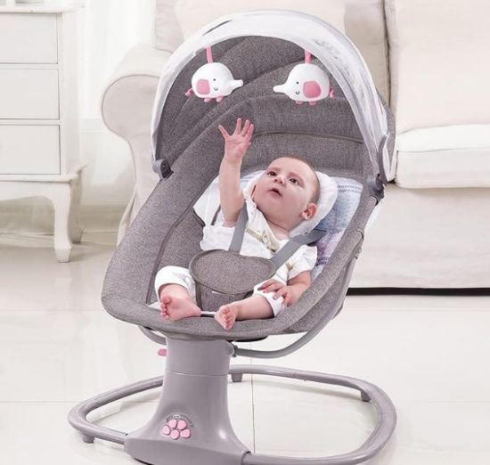 صورة كرسي هزاز كهربائي للرضع مع مظلة وألعاب – هدوء وراحة لطفلك بناتي من نجمة الالعاب