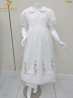 صورة فستان بناتي صيفي مطرّز بالورود بياقة كشكش – موديل 32537