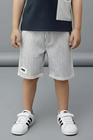 صورة شورت ولادي مخطط بالأبيض والأسود 4154