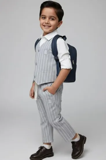 صورة قميص ولادي ابيض مع سديري مقلم 4172