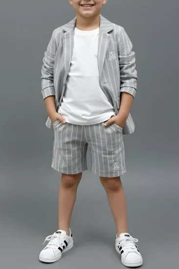 صورة تيشيرت ولادي مع جاكيت مقلم رمادي 4173