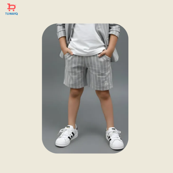 صورة شورت أولادي مخطط باللون الرمادي بتصميم عصري مريح 4173