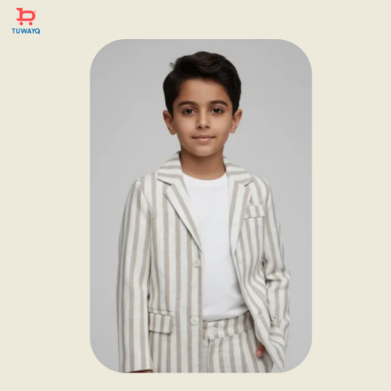 صورة جاكيت مقلم لون بيج مع تيشيرت ابيض 4174