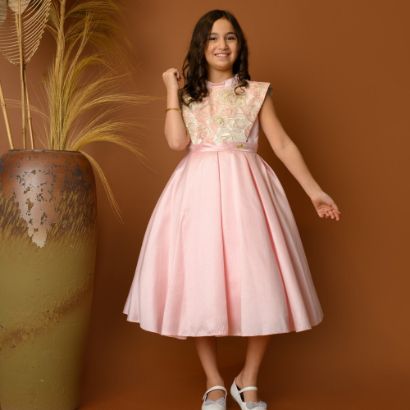 صورة فستان بناتي سهرة أنيق باللون الوردي بنقشة ورود - 706