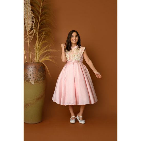 صورة فستان بناتي سهرة أنيق باللون الوردي بنقشة ورود - 706