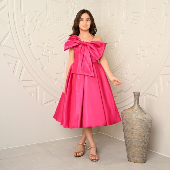 صورة فستان بناتي سهرة فوشيا بتصميم فيونكة كبيرة - 638