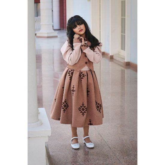 صورة طقم تيور بناتي شتوي | سديري وتنورة بنقشة تراثية - M3782