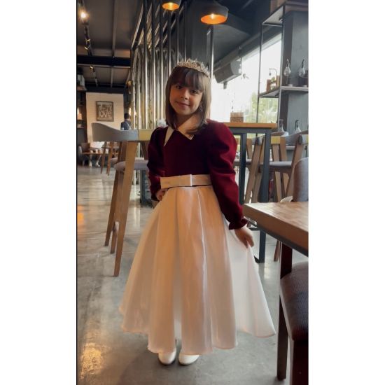 صورة فستان بناتي مخمل عنابي وتنورة بيضاء | إطلالة ملكية شتوية - 1113