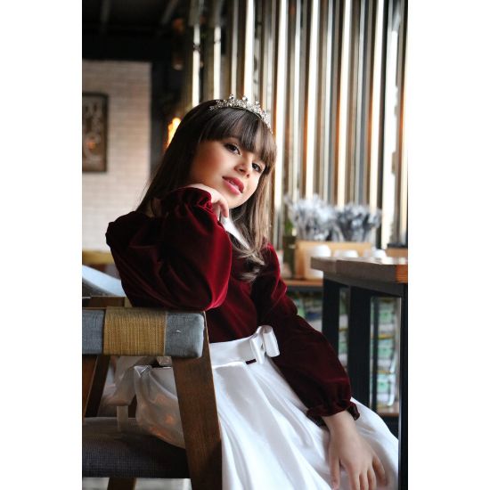 صورة فستان بناتي مخمل عنابي وتنورة بيضاء | إطلالة ملكية شتوية - 1113