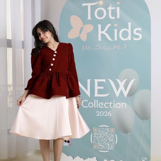 صورة فستان بناتي مخمل عنابي بقصة بيبلوم | فستان شتوي عصري - 1101