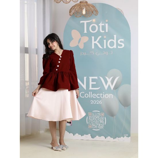 صورة فستان بناتي مخمل عنابي بقصة بيبلوم | فستان شتوي عصري - 1101