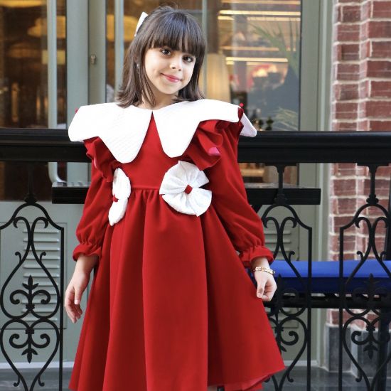 صورة فستان بناتي مخمل أحمر بياقة وفيونكات بيضاء | فستان العيد الكلاسيكي - 1116