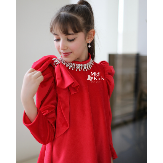 صورة فستان بناتي مخمل أحمر ناعم | فيونكة كتف وإكسسوار رقبة فاخر - m3788