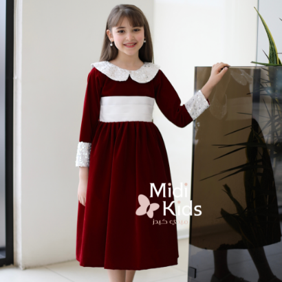 صورة فستان مخمل عنابي فاخر | صدر أبيض وأكمام براقة لإطلالة استثنائية - M3786