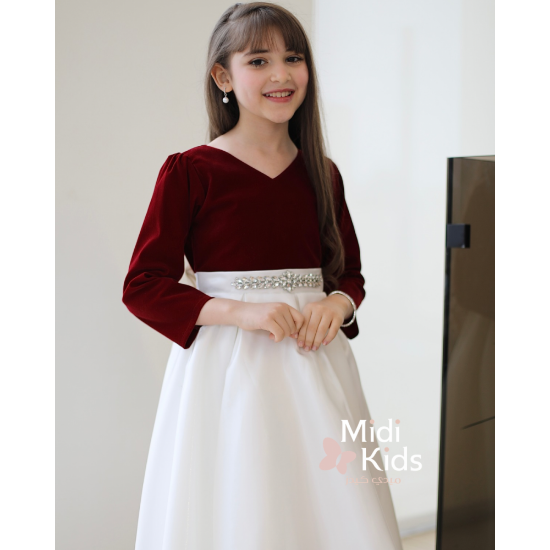 صورة فستان بناتي مخمل عنابي | تصميم فاخر يزينه إكسسوار لامع - M3785