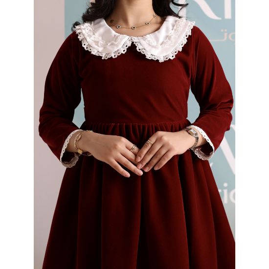 صورة فستان بناتي مخمل بياقة ودانتيل | فستان شتوي كلاسيكي - 1110