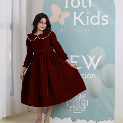 صورة فستان بناتي مخمل عنابي بياقة لؤلؤ | فستان شتوي كلاسيكي - 1103