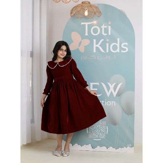 صورة فستان بناتي مخمل عنابي بياقة لؤلؤ | فستان شتوي كلاسيكي - 1103