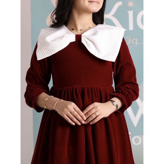 صورة فستان بناتي مخمل بياقة بيضاء وكشكشة | فستان شتوي كلاسيكي - 1108