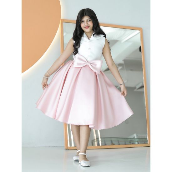 صورة تيور بناتي لحمي بفيونكه على التنورة - m3645