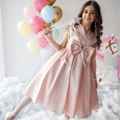 صورة فستان بناتي وردي بفيونكة كبيرة حيث تتحقق الحكايات - M3725