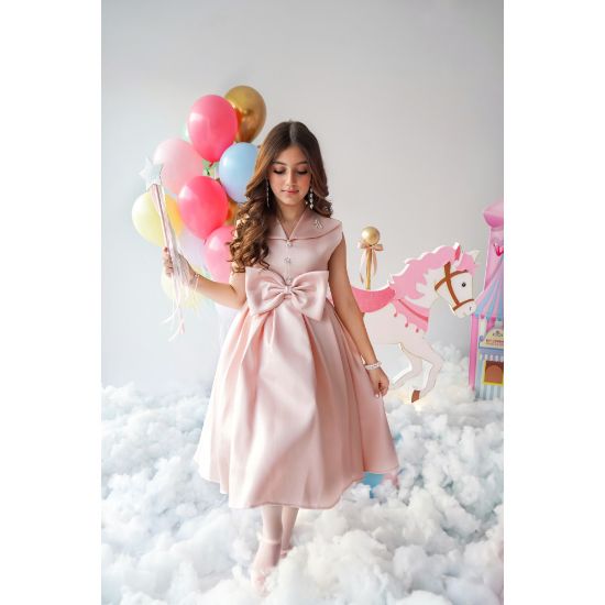 صورة فستان بناتي وردي بفيونكة كبيرة حيث تتحقق الحكايات - M3725