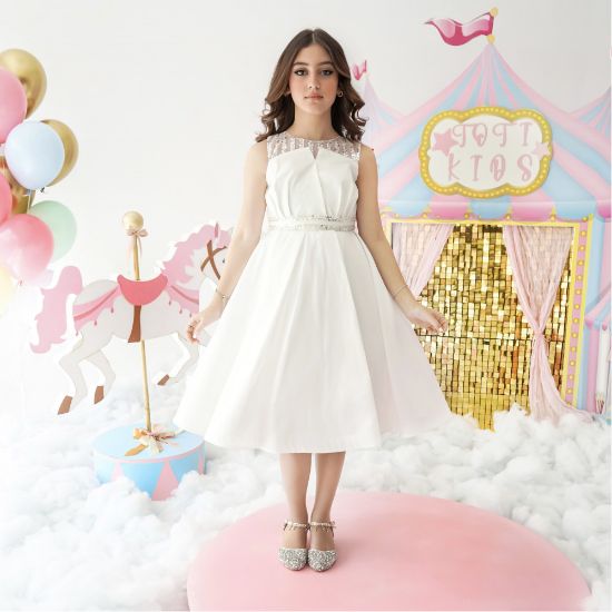 صورة فستان بناتي سهرة إطلالة الأميرات ذيل مرصع وفيونكه من الخلف - M3570