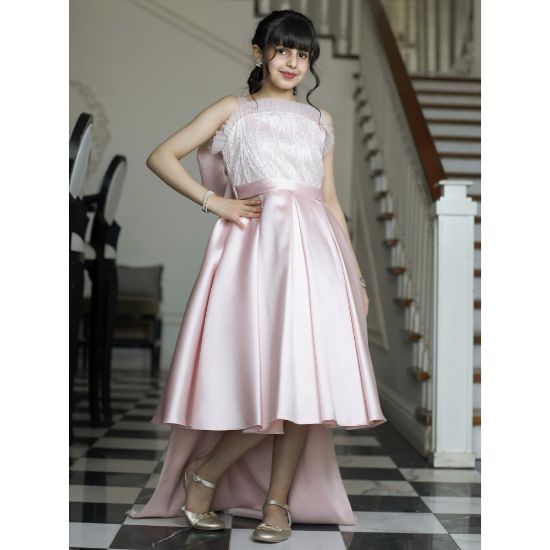 صورة فستان بناتي وردي بذيل وتطريز فضي | فستان سهرة للأفراح - M3605