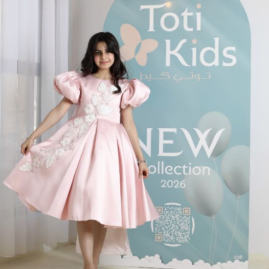 صورة فستان بناتي وردي ميكادو بتطريز وفيونكة ضخمة | فستان هاي لو فاخر - M3773