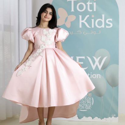 صورة فستان بناتي وردي بأكمام منفوشة وتطريز | فستان هاي لو فاخر - M3751