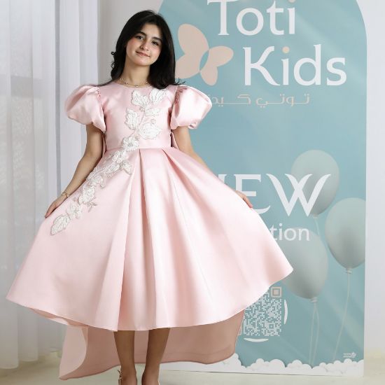 صورة فستان بناتي وردي بأكمام منفوشة وتطريز | فستان هاي لو فاخر - M3751