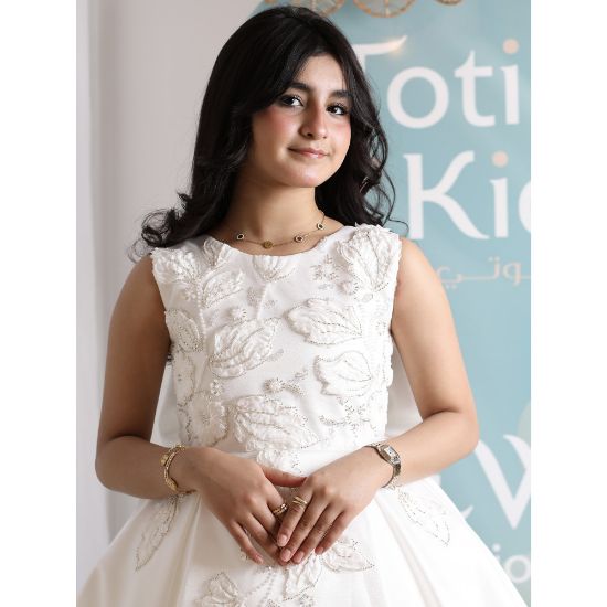 صورة فستان بناتي أبيض بتطريز فاخر مكيادو | فستان بفيونكة خلفية كبيرة - M3761